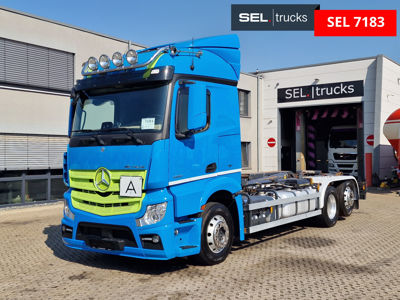 Mercedes-Benz Actros 2551 6x2 L used Truck